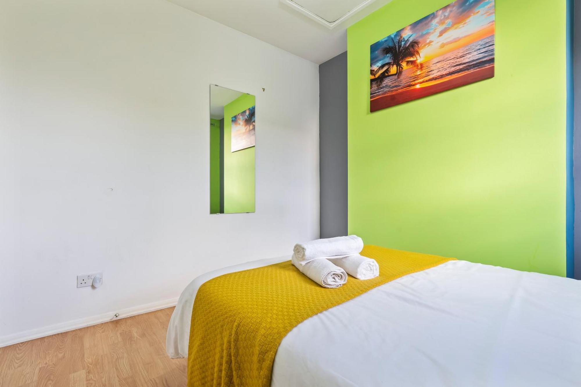 Comfy 4Br House Close To Subway Londen Buitenkant foto